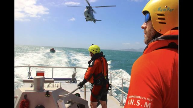 SNSM : au cœur d'un exercice de sauvetage en mer au large de Nouméa
